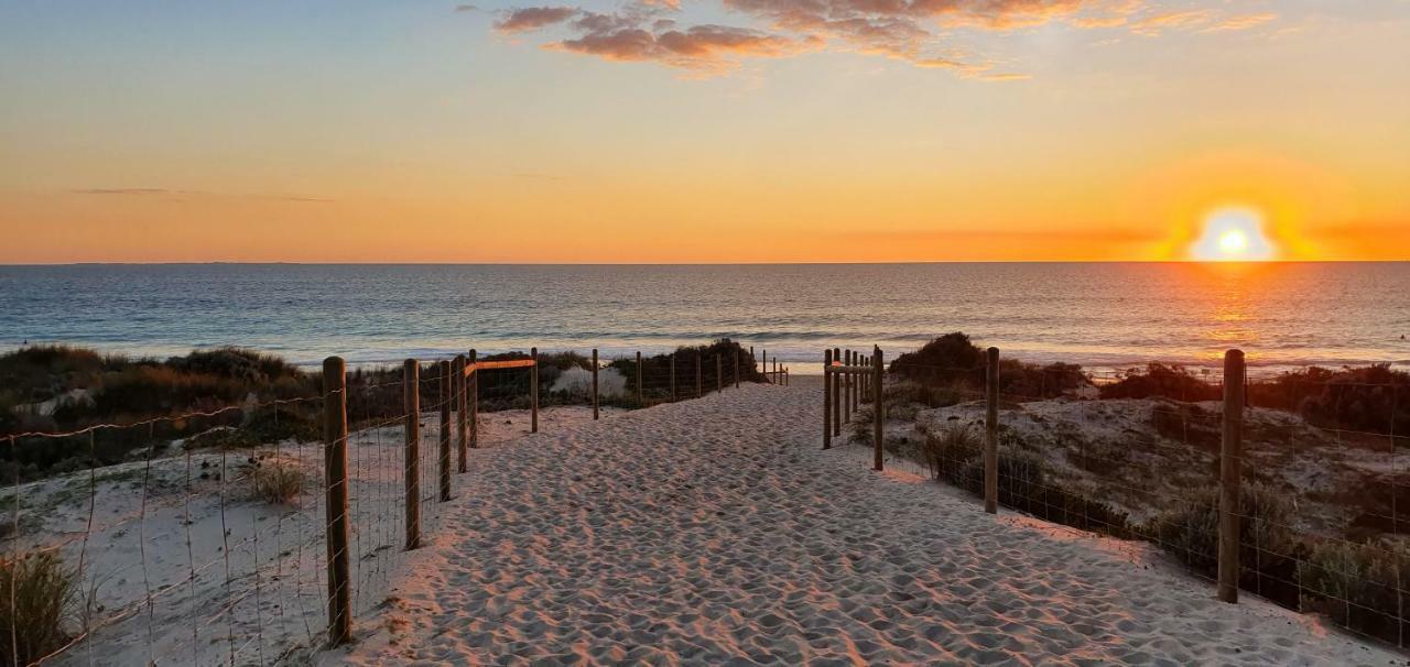 West Beach Lagoon 114 - Ocean Views West Perth Экстерьер фото
